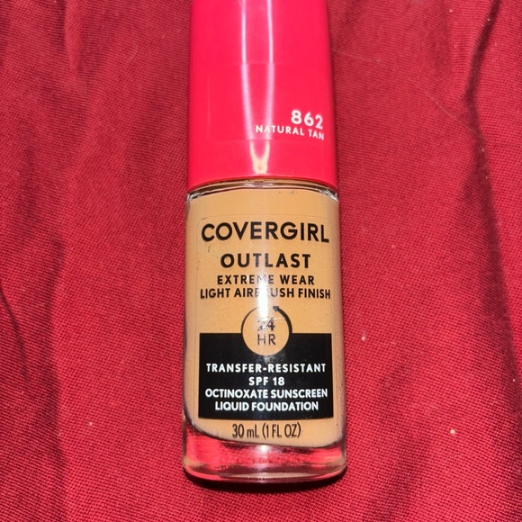 CoverGirl Outlast Extreme Wear 3-in-1 Foundation ( You Choose Your choice) - Picture 2 of 9
